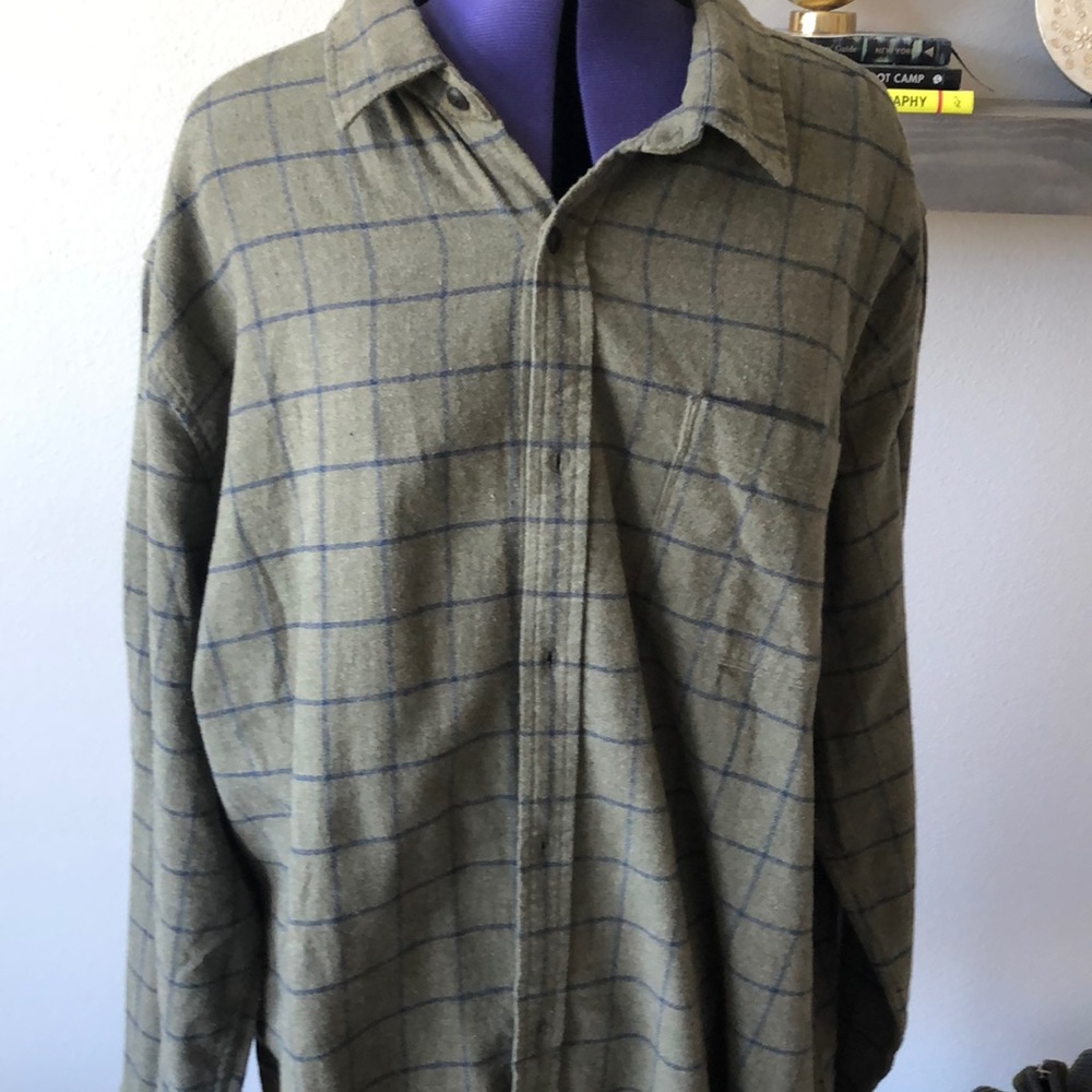 Men's button up flannel shirt